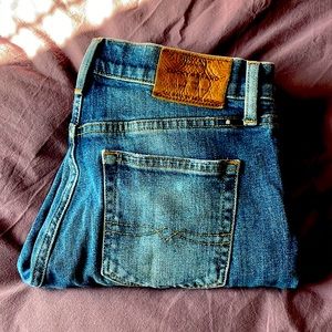 121 Slim Lucky Jeans in a size 30x30